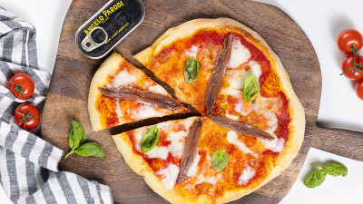 Pizza Napoletana con Filetti di Acciughe del Mar Cantabrico Angelo Parodi 