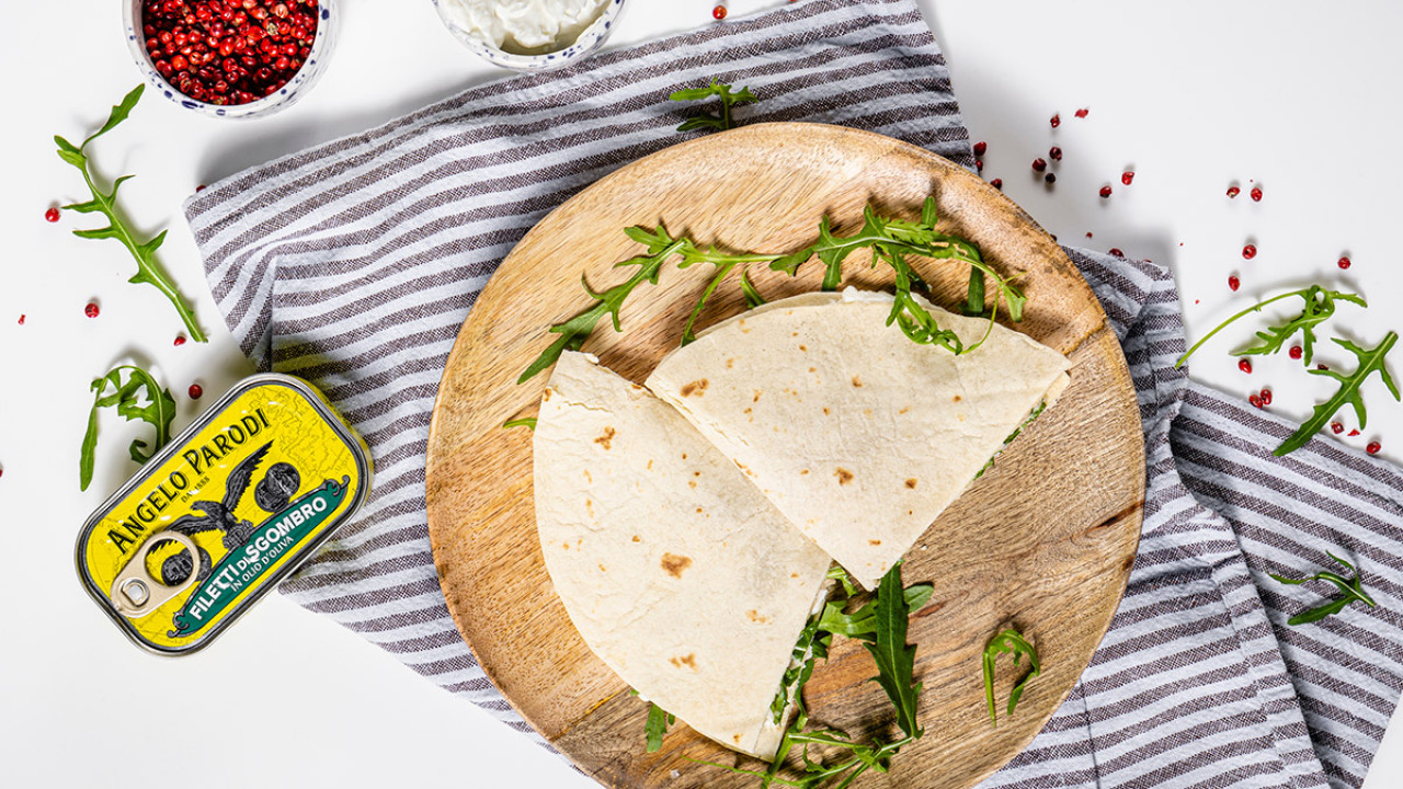 Piadina romagnola con squacquerone e Filetti di Sgombro in Olio d’Oliva Angelo Parodi