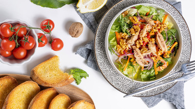 Insalata con i Filetti di Sgombro Peperoncino e Zenzero