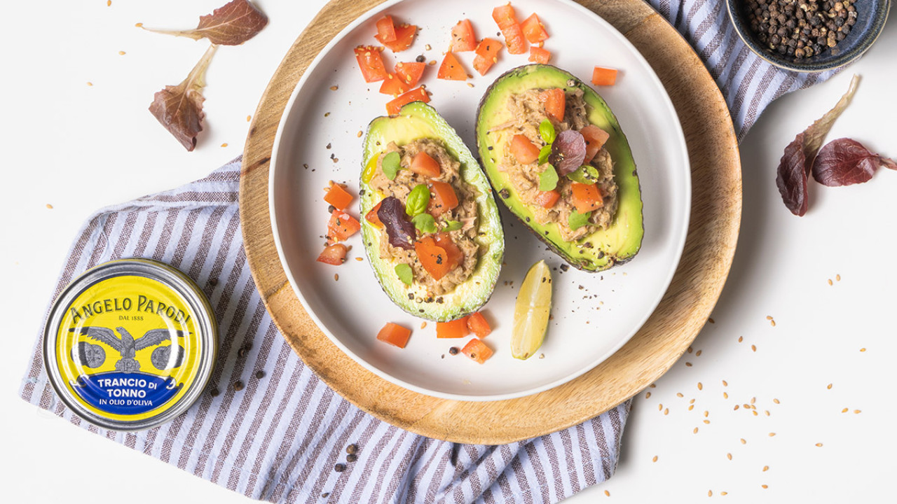 Avocado ripieno con Trancio di Tonno in olio d’Oliva Angelo Parodi e crema di carciofi 