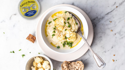 Zuppa di cavolfiore e prezzemolo con crostini di pane e Tranci di Tonno Angelo Parodi 