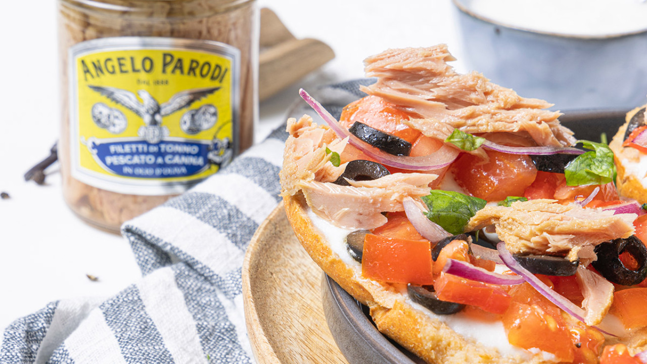 Friselle pugliesi con pomodorini e Filetti di Tonno in Olio d’Oliva Angelo Parodi