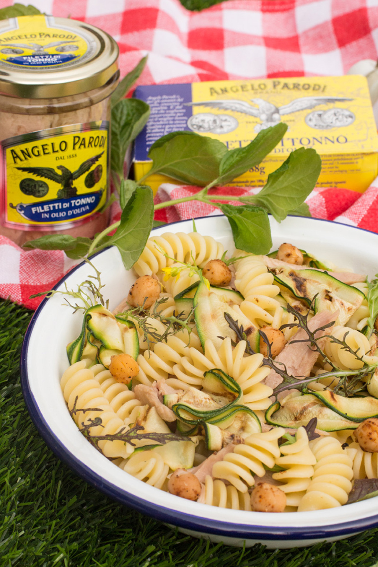 Fusilli con Filetti di Tonno in Olio d'Oliva Angelo Parodi, zucchine e ceci croccanti