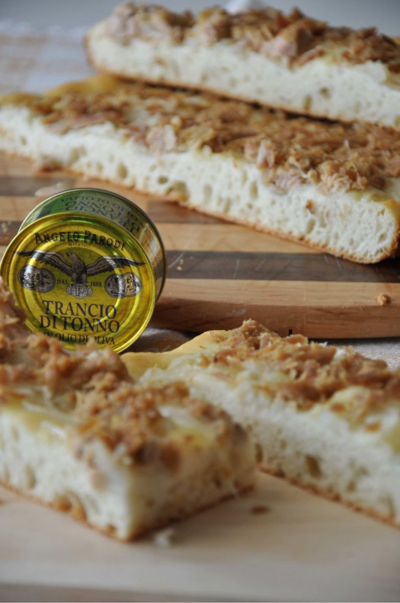 Focaccia morbida con Trancio di Tonno in Olio d'Oliva Angelo Parodi e cipolle 