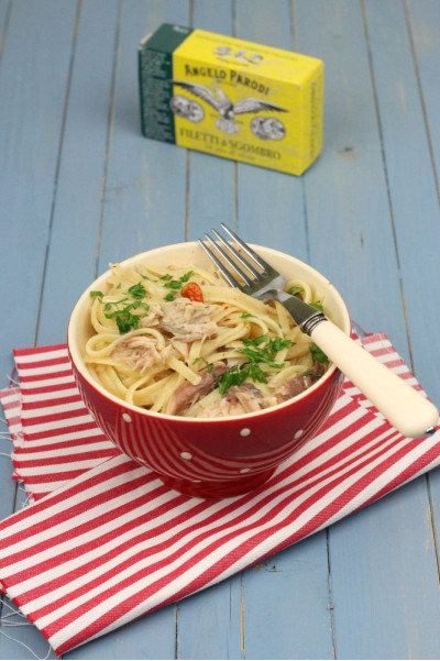 Linguine aglio, olio, peperoncino, zenzero e Filetti di Sgombro in Olio d'Oliva Angelo Parodi