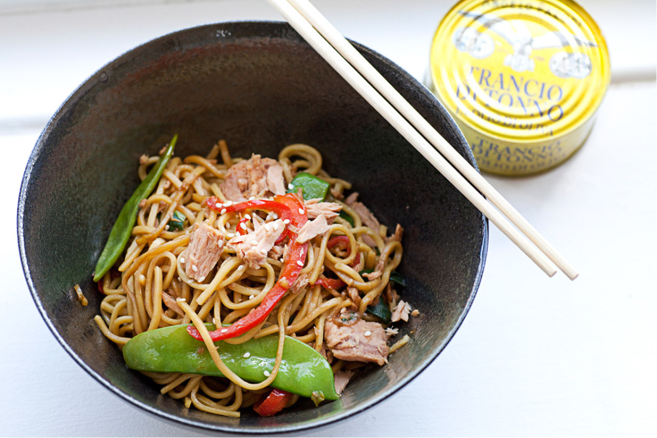 Noodles stir-fry con Trancio di Tonno in Olio d'Oliva Angelo Parodi 