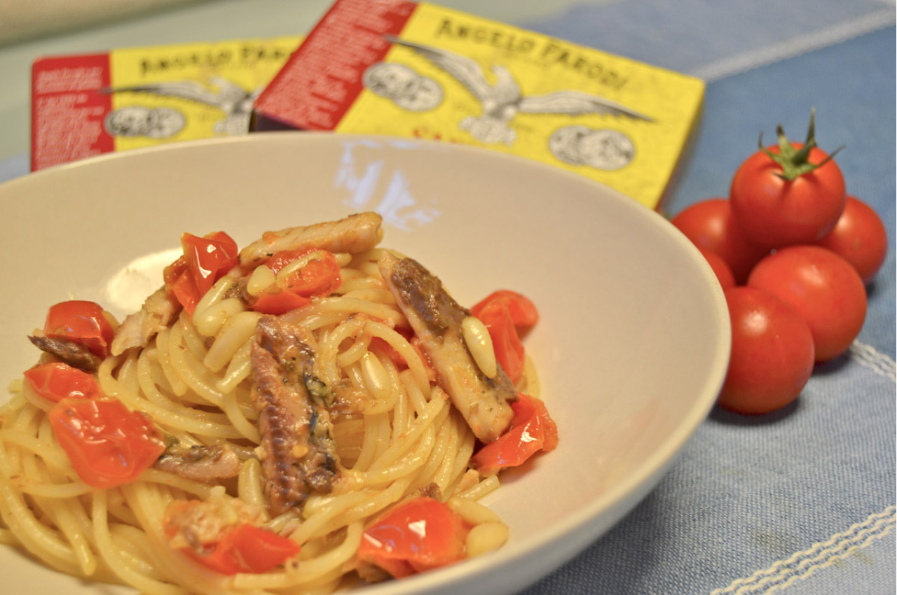 Spaghettini ai Filetti di Sardine in Olio d'Oliva Angelo Parodi e pinoli