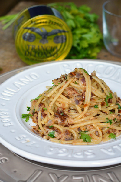 Spaghetti con Trancio di Tonno in Olio d'Oliva Angelo Parodi e pomodorini secchi