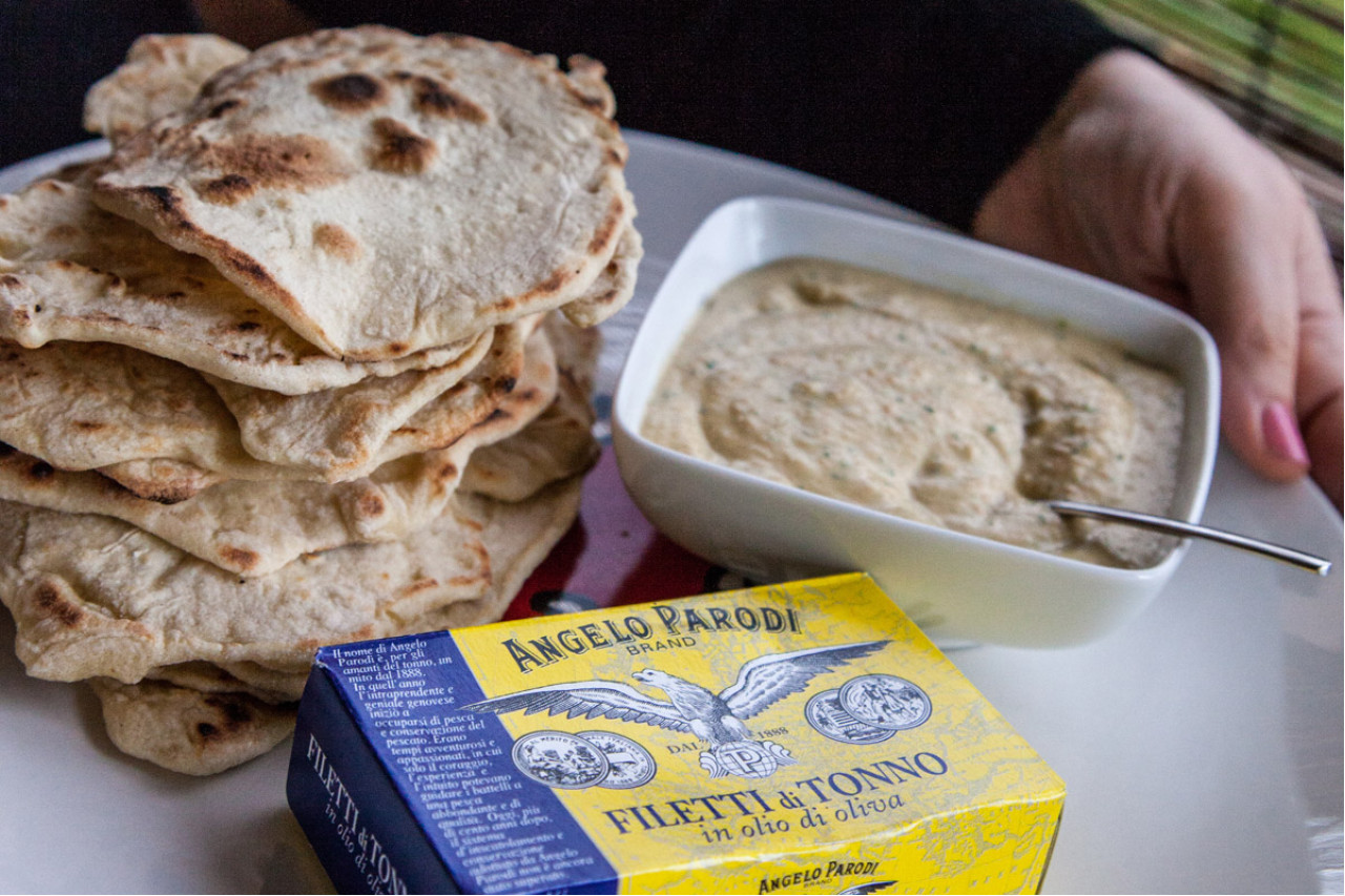 Piadinette di Senatore Cappelli con salsa al tofu e Filetti di Tonno in Olio d'Oliva Angelo Parodi