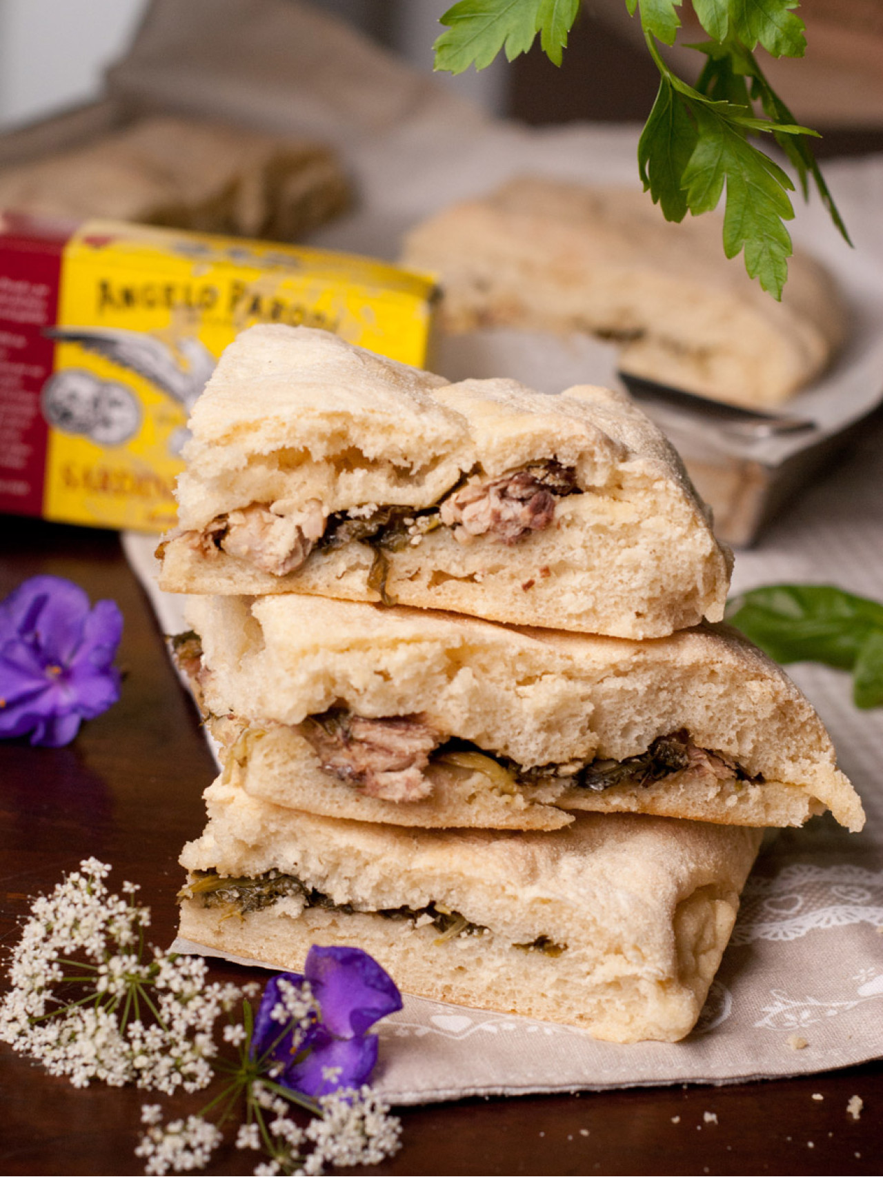 Focaccia alle Sardine Piccanti in Olio d'Oliva Angelo Parodi e valerianella