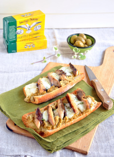 Pizza baguette con tapenade di olive verdi e di Filetti di Sgombro in Olio d'Oliva Angelo Parodi