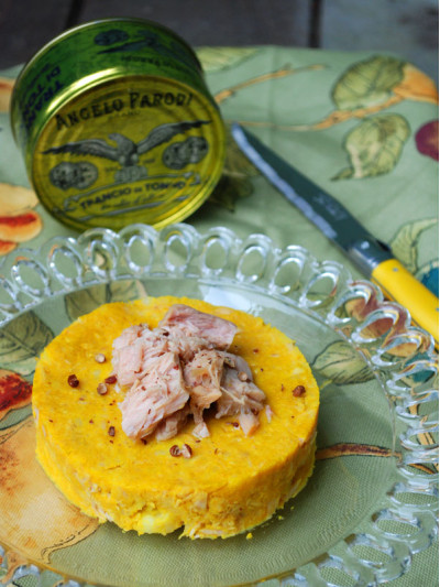 Tortino di patate alla curcuma e Trancio di Tonno in Olio d'Oliva Angelo Parodi con pepe di Sichuan 