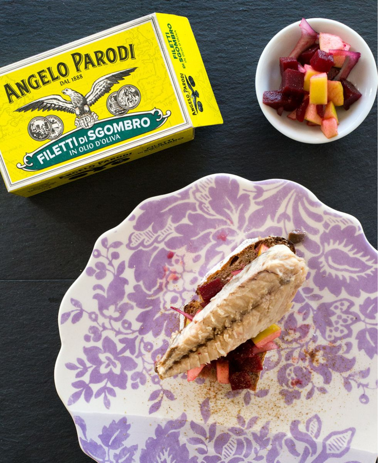 Detox - Filetti di Sgombro in Olio d'Oliva Angelo Parodi su pane tostato con barbabietola e mela