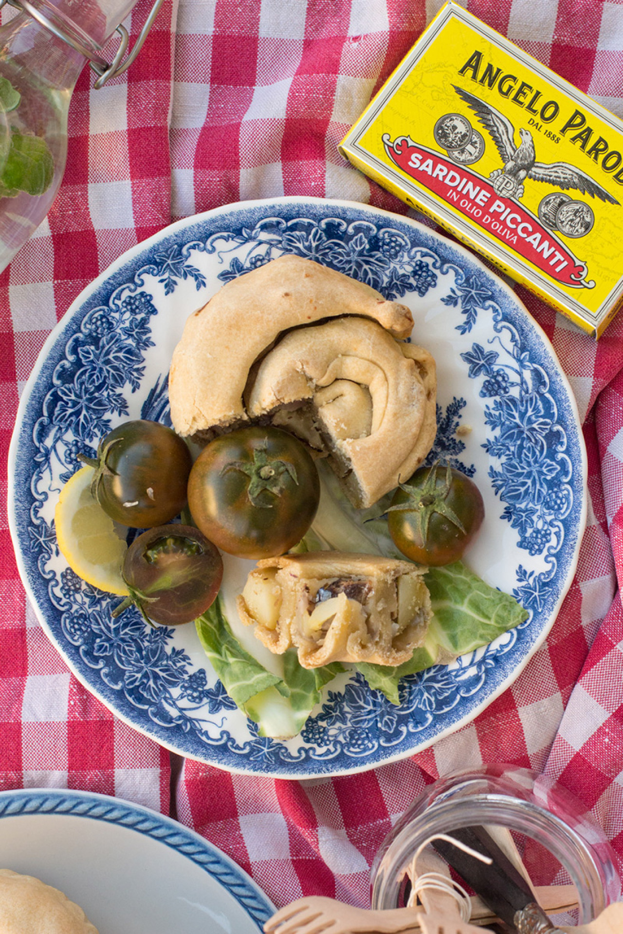 Chiocciole ripiene con Sardine Piccanti in Olio d'Oliva Angelo Parodi e cipolla rossa