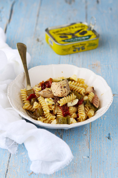 Fusilli con peperoncini dolci, pomodori secchi e Filetti di Sgombro in Olio d'Oliva Angelo Parodi