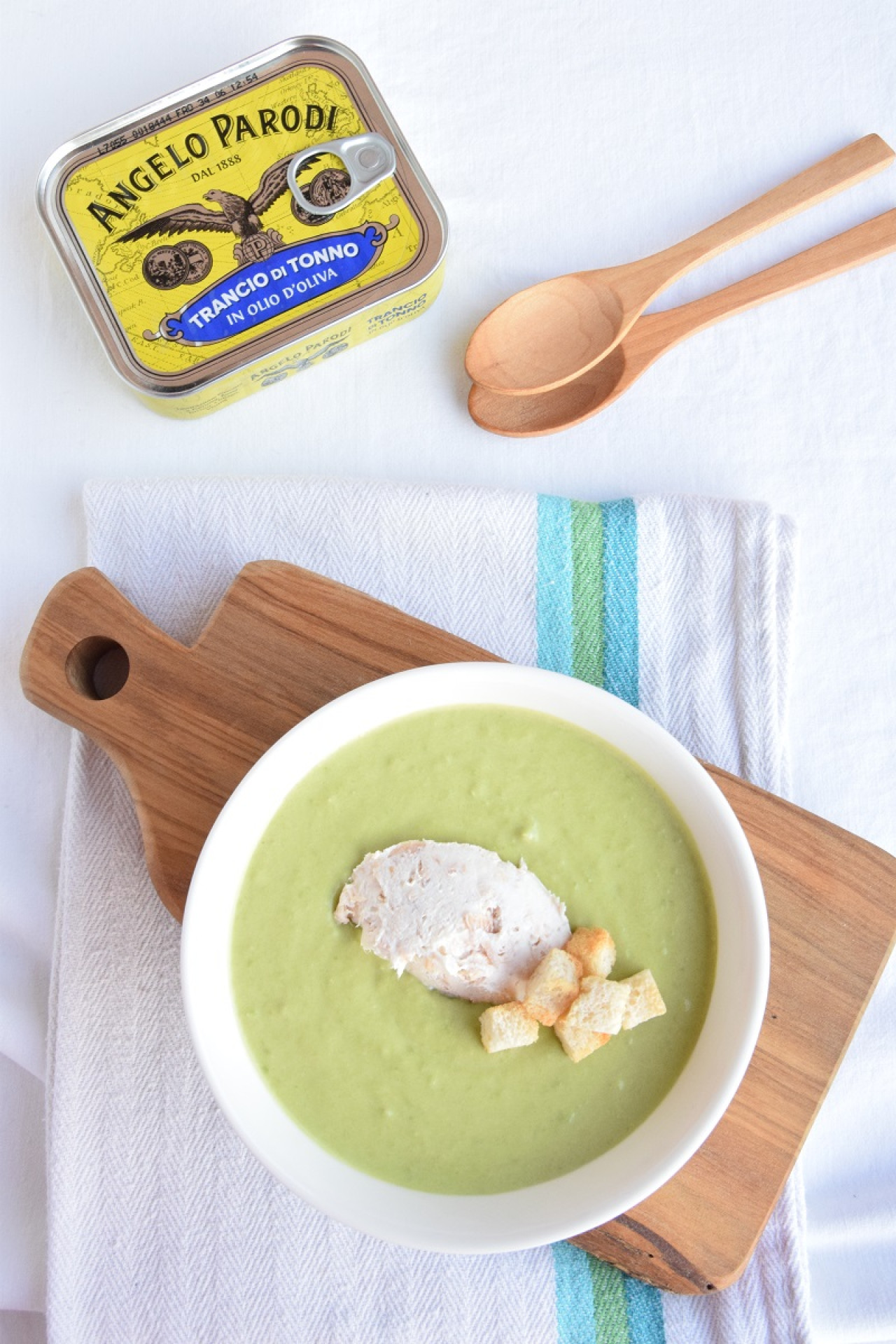 Crema fredda di piselli con quenelle di caprino e Trancio di Tonno in Olio d'Oliva Angelo Parodi