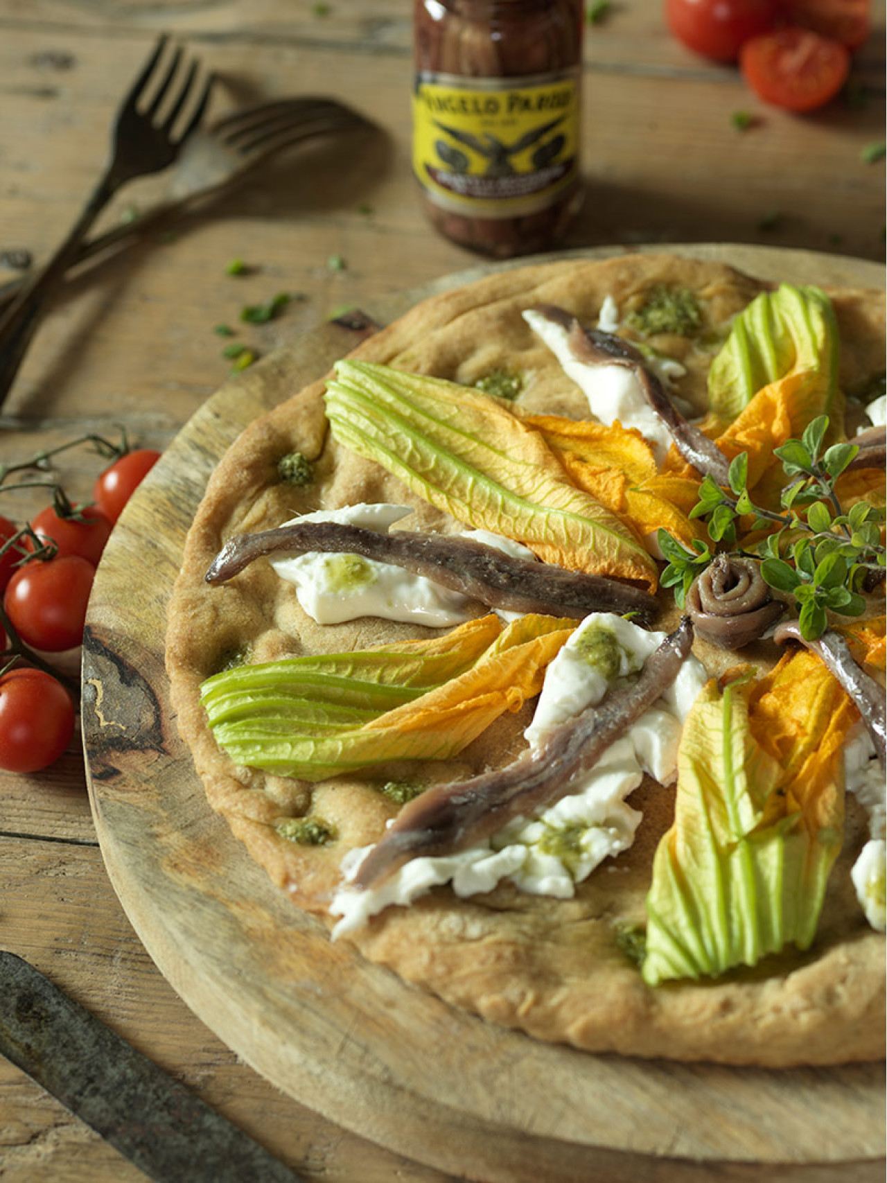 Focaccia con fiordi di zucca, stracchino e Filetti di Acciughe in Olio d'Oliva Angelo Parodi