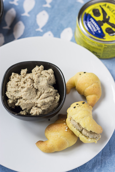 Mini Croissant al sesamo e mousse di Trancio di Tonno in Olio d'Oliva Angelo Parodi