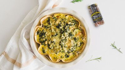 Quiche con filetti di acciughe Angelo Parodi, mozzarella e spinaci 